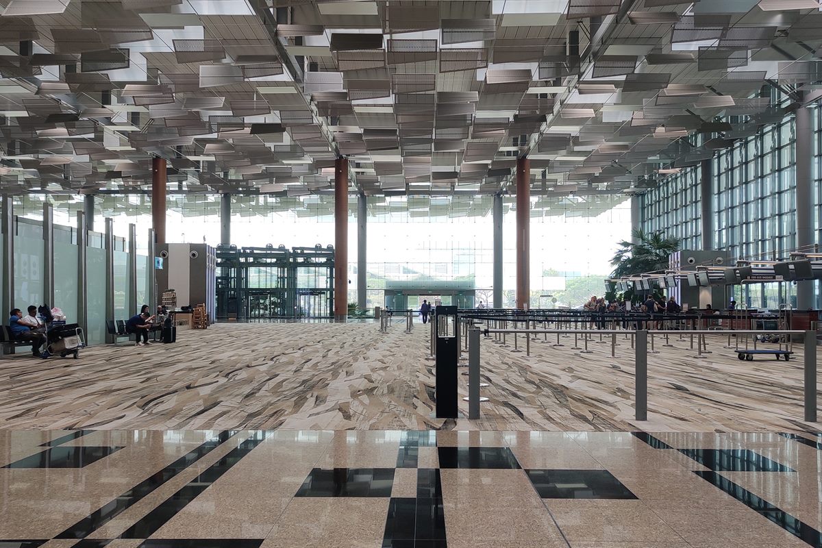 Changi Airport drop-off scene for JB private MPV transfer
