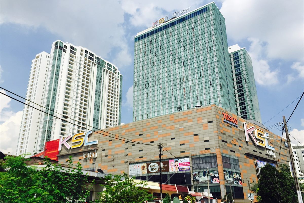 KSL City Mall pickup scene for JB to Singapore private car