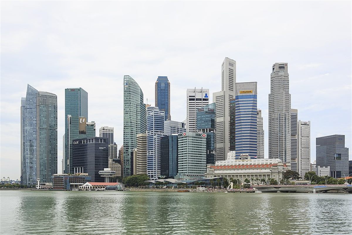 Marina Bay CBD business drop-off scene for JB to Singapore transfer